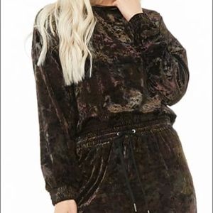NWT velvet camo cropped crewneck